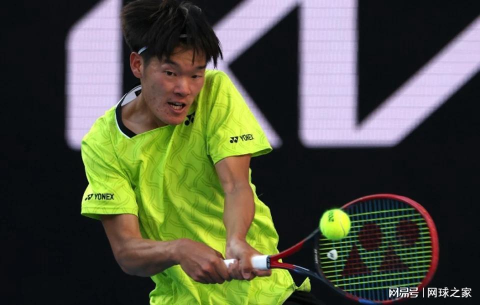 海星体育-美国华裔黑马伤退无缘挑战阿卡，要拿澳网冠军的15岁中国少女夺冠